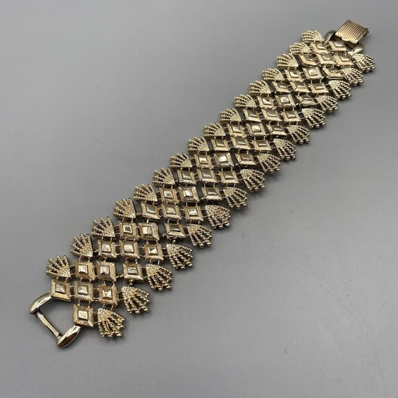 Vintage Wide Coro Pegasus Bracelet Gold Tone Fringe Edge 7.5in Panel Link Signed - Picture 3 of 7